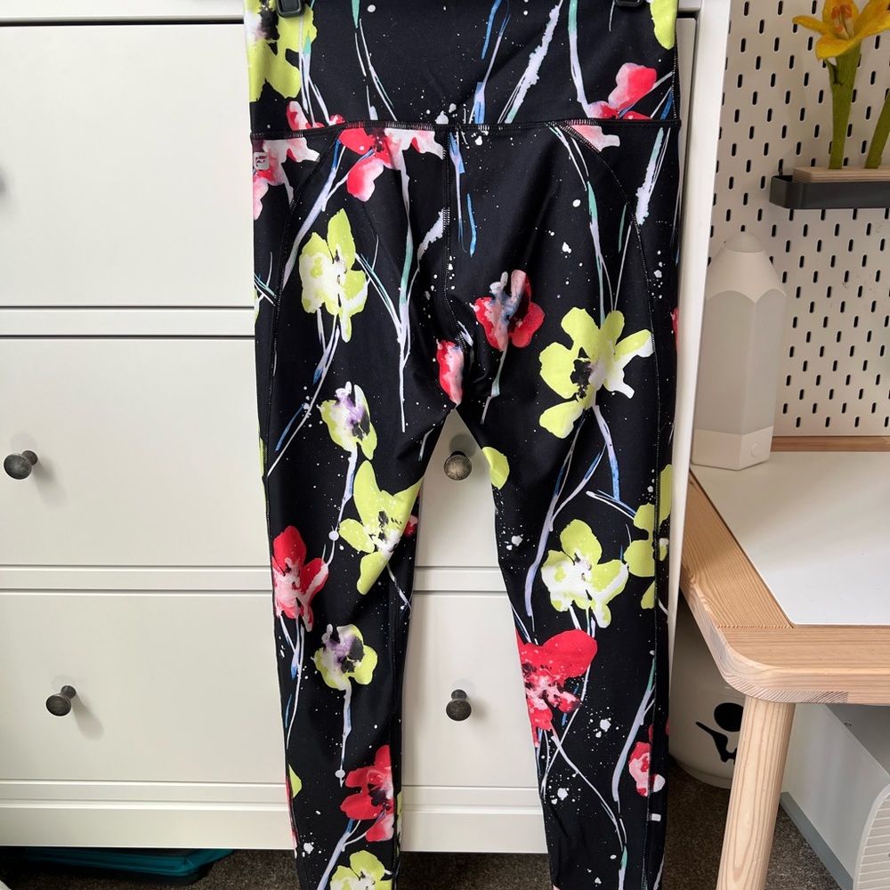 Fabletics Floral Print Leggings 7/8 length size small - Picture 5 of 6